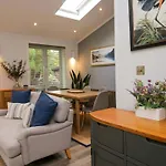 5 Waterside Wood Windermere