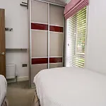 5 Waterside Wood Casa de Férias *