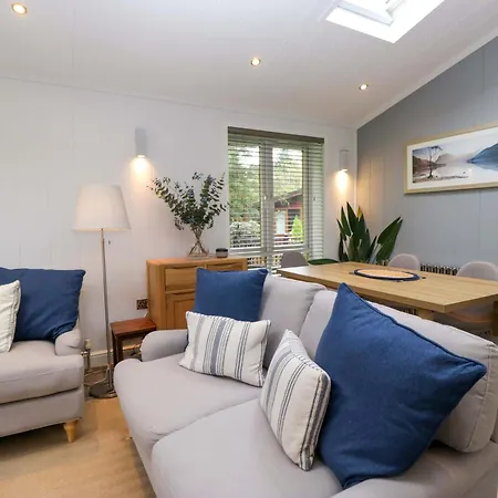 5 Waterside Wood Tatil Evi *