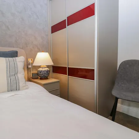 5 Waterside Wood Tatil Evi