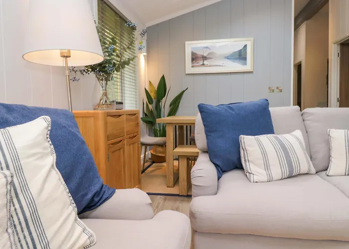 5 Waterside Wood * Windermere