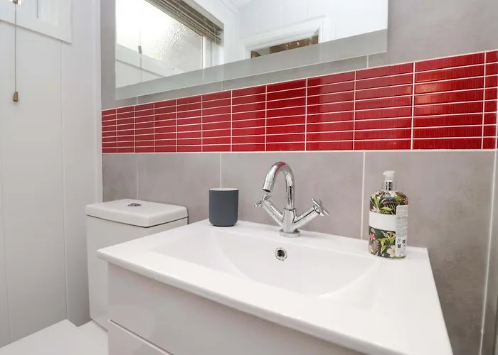 5 Waterside Wood * Windermere