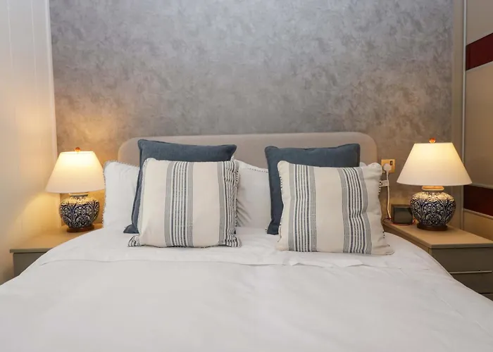 5 Waterside Wood Casa de Férias *