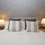 5 Waterside Wood Nyaraló *