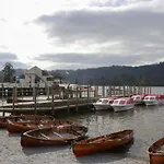 5 Waterside Wood Nyaraló *